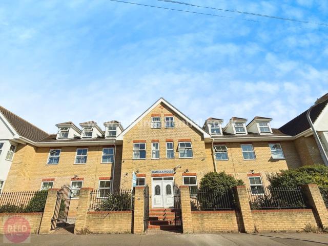 Flat for rent in Kursaal Estate, Alton Barnes