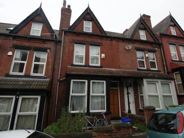 Flat for rent in Hyde Park, Leeds