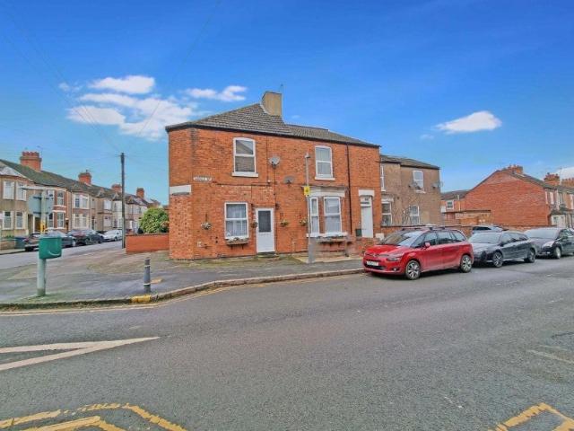 Flat for rent in New Bilton