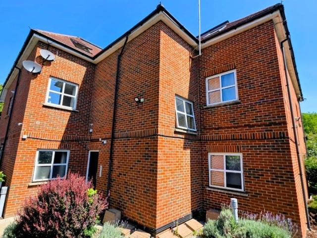 Flat for rent in Charlton, Greater London