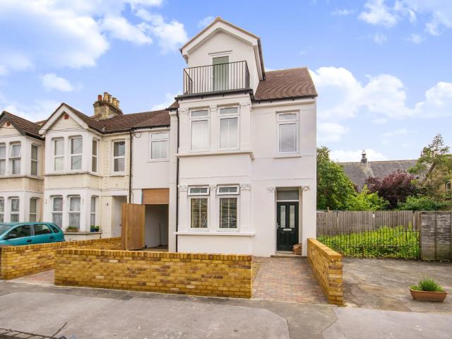 Flat for rent in London Borough of Croydon, Greater London