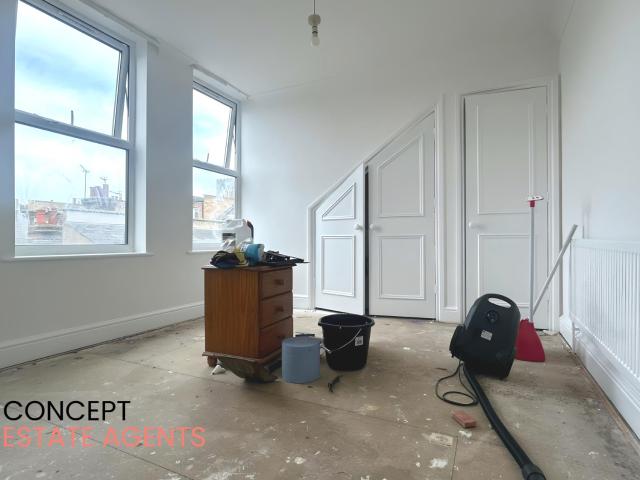 Flat for rent in Furzedown, Greater London