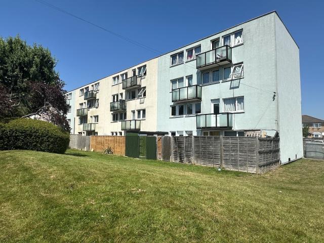 Flat for rent in Rowner, Middlecroft