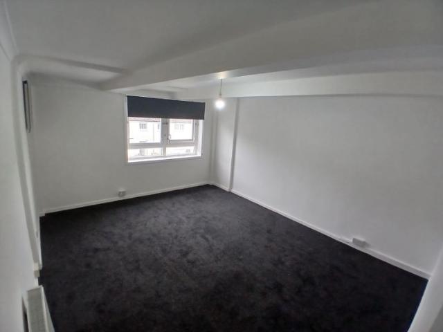 Flat for rent in Johnstone Castle, Flushing