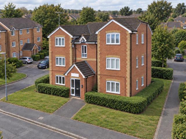 Flat for rent in Langley, Slough