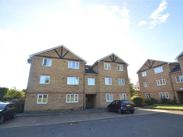 Flat for rent in Langley, Slough
