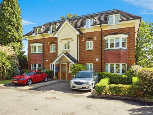 Flat for rent in North Sheen, Greater London