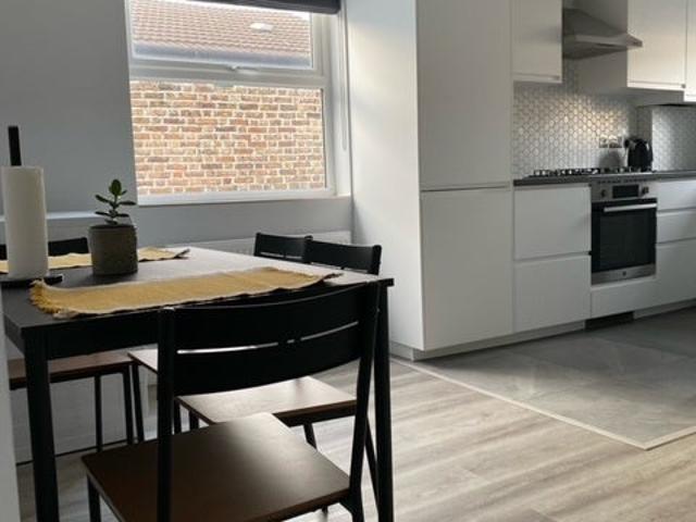 Flat for rent in Lonesome, Greater London
