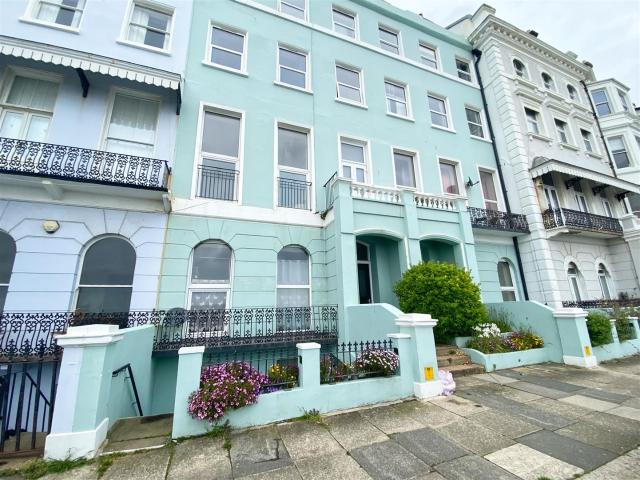 Flat for rent in West Marina, Guestling Green