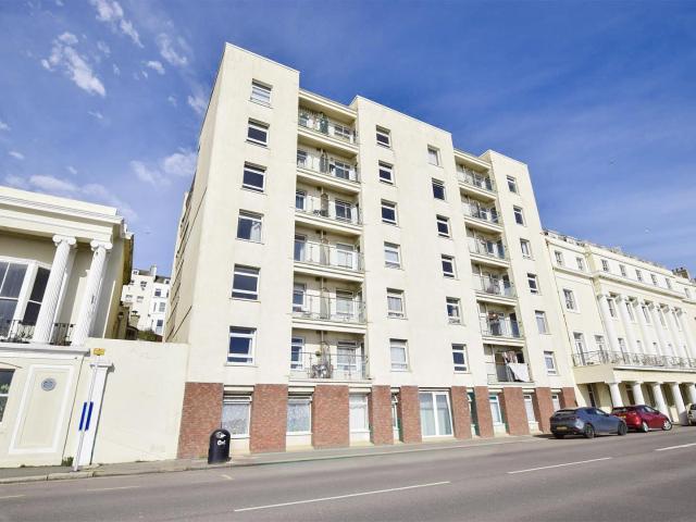 Flat for rent in West Marina, Guestling Green