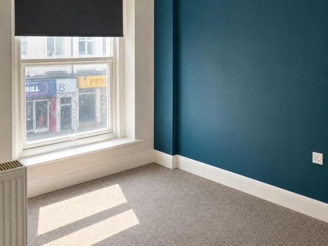 Flat for rent in Pensarn, Wales