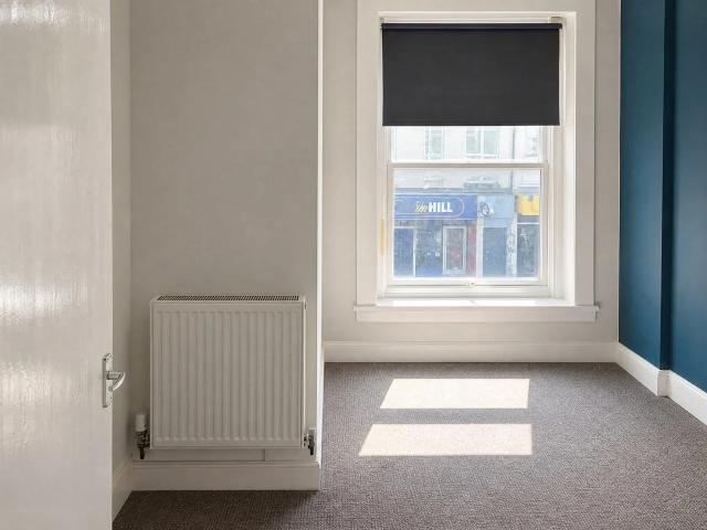 Flat for rent in Pensarn, Wales