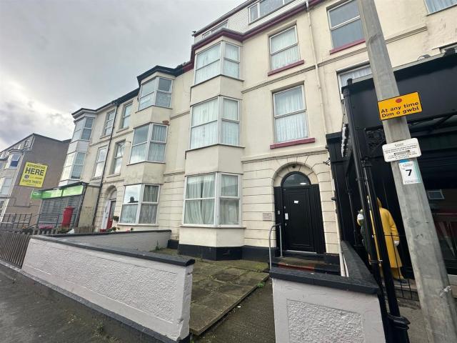 Flat for rent in Abergele, Pensarn