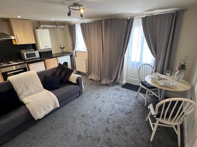 Flat for rent in The Hem, Shropshire