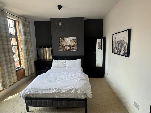 Flat for rent in Elmfield, Leicestershire