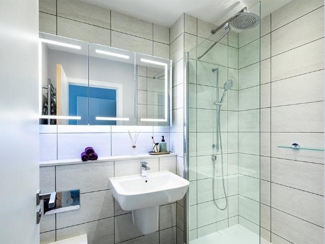 Flat for rent in Red Hill, Surrey