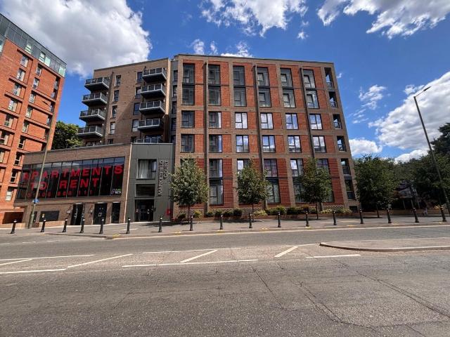 Flat for rent in Red Hill, Surrey