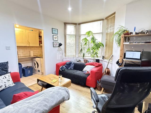 Flat for rent in Penylan, Falcon Lodge