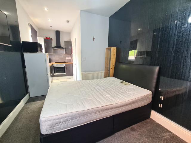 Room for rent in Ball Hill, Coventry