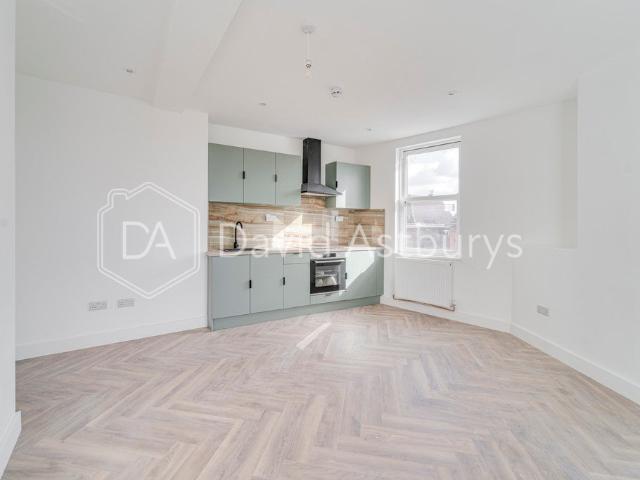 Flat for rent in London Borough of Islington, Greater London