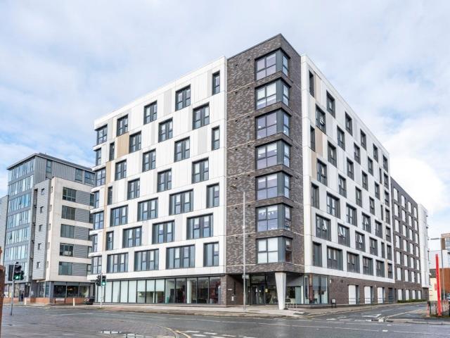 Flat for rent in Calderstones