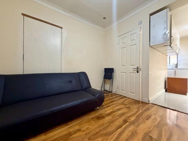 Flat for rent in London Borough of Hillingdon, Greater London