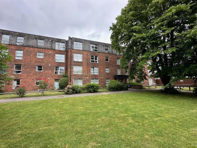 Flat for rent in Well Hall, Greater London
