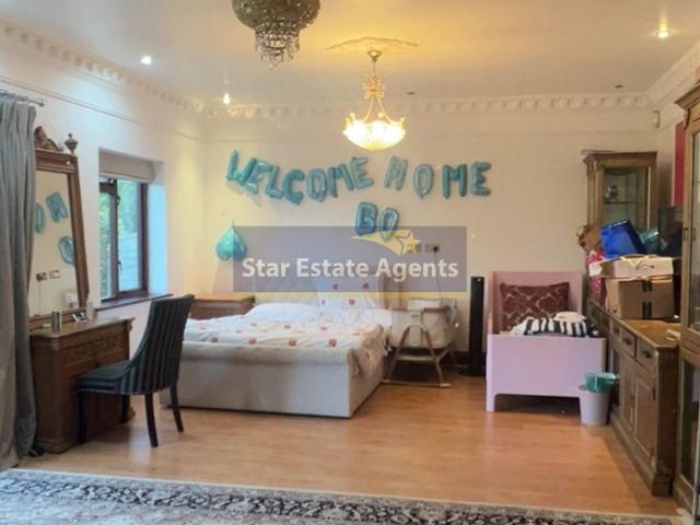 Flat for rent in London Borough of Ealing, Greater London