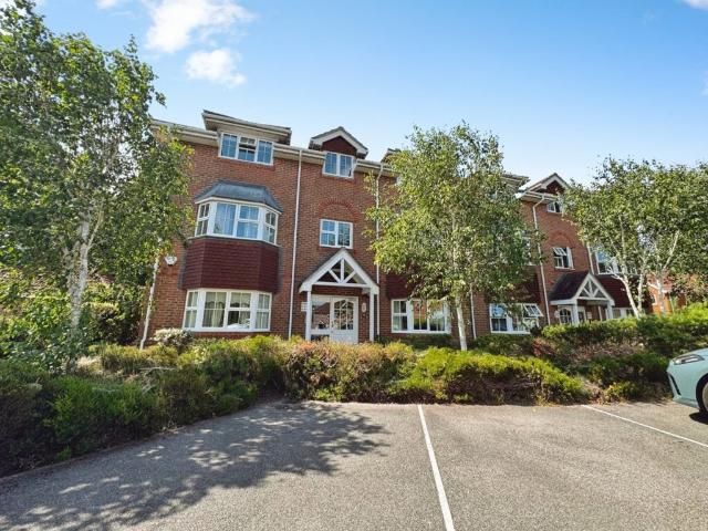 Flat for rent in Elvetham Heath, Hart