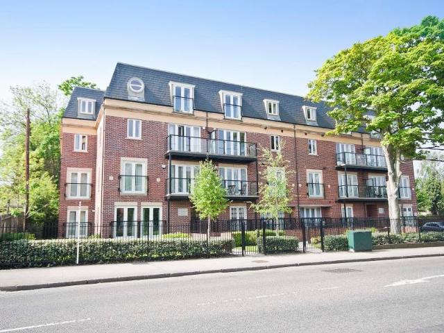 Flat for rent in Pinner, Greater London