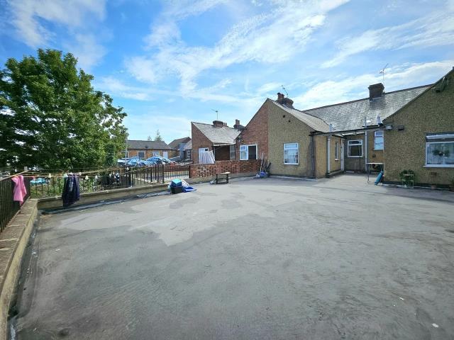 Flat for rent in Spring Park, Luton