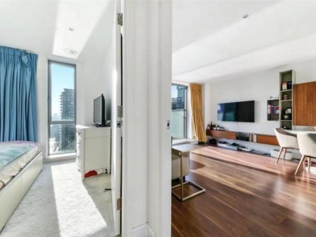 Flat for rent in London Borough of Tower Hamlets, Greater London