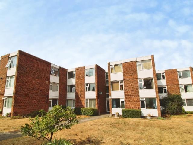 Flat for rent in Overslade, New Bilton
