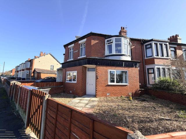 Flat for rent in Hawes Side, Blackpool