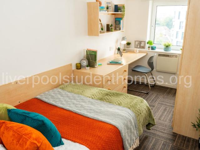 Flat for rent in Calderstones