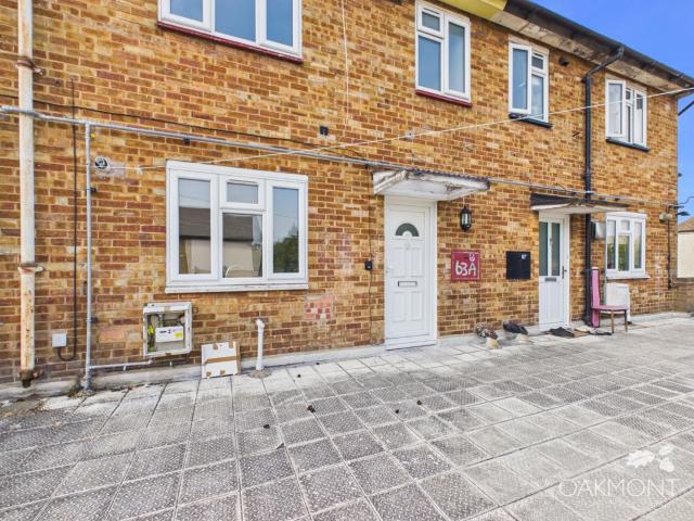 Flat for rent in Harold Hill, Greater London