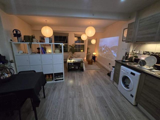 Flat for rent in Wealdstone, Greater London