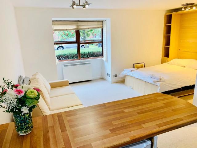 Flat for rent in Wellington Court, Greater London