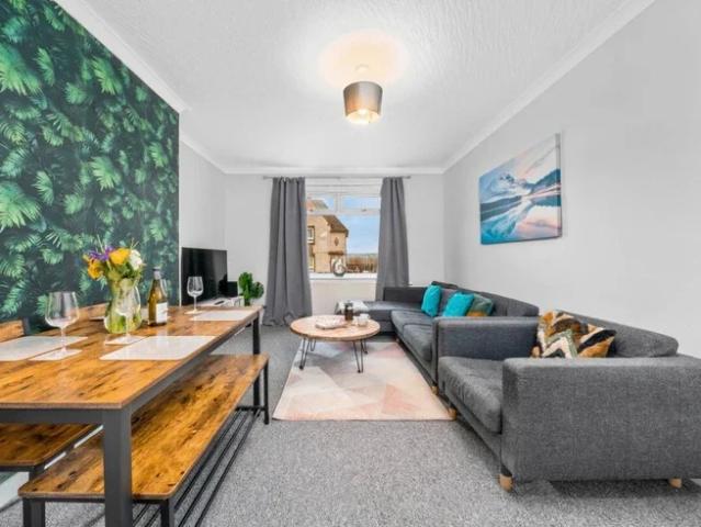 Flat for rent in Fallside, Viewpark