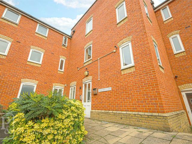 Flat for rent in Hythe, Colchester