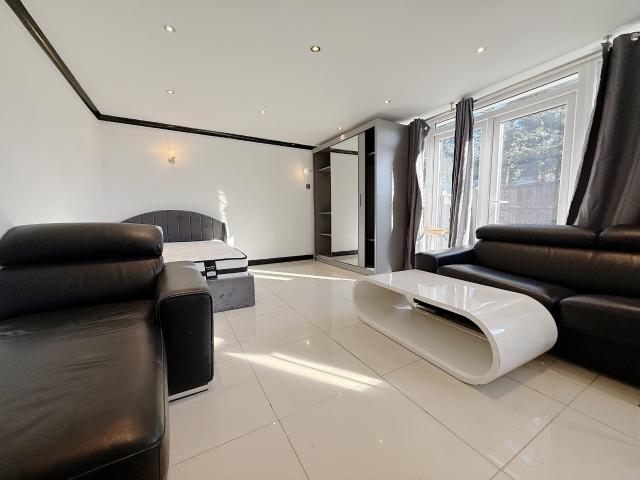 Flat for rent in Slough