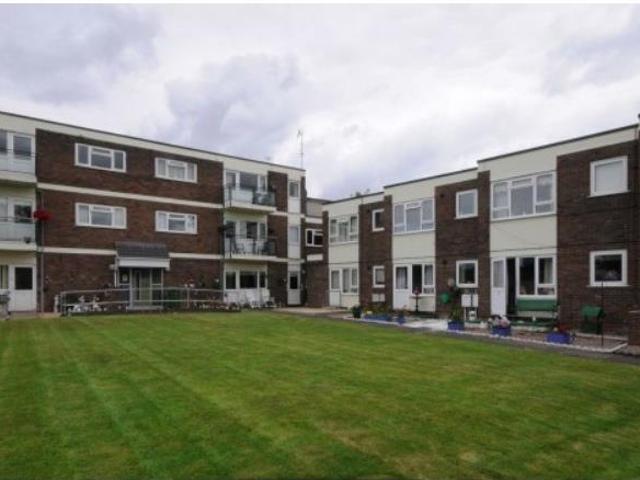 Flat for rent in Tittensor, Staffordshire