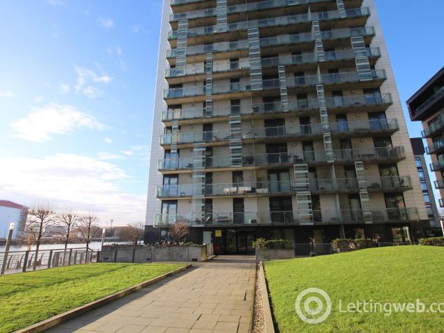 Flat for rent in Thornwood, Govan