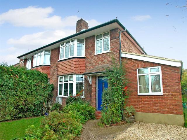 Flat for rent in Horsell, Woking