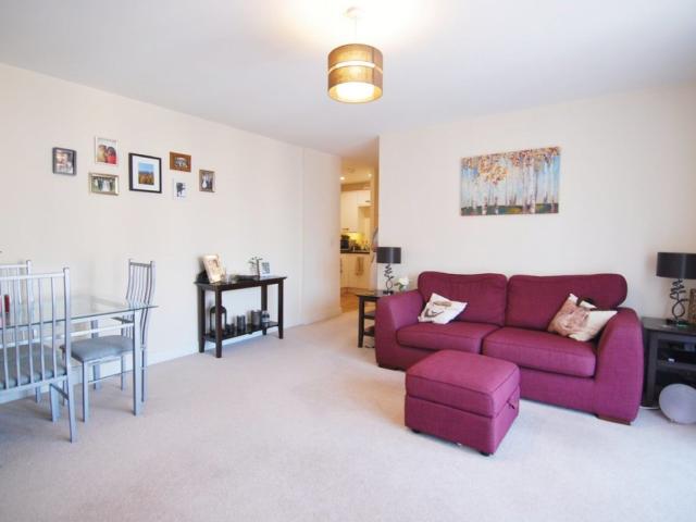 Flat for rent in Brook Street, Bourne Vale