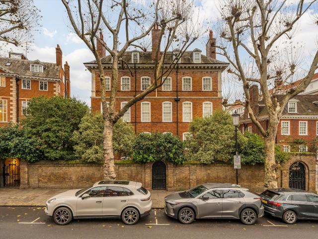 Flat for rent in Kensington, Greater London