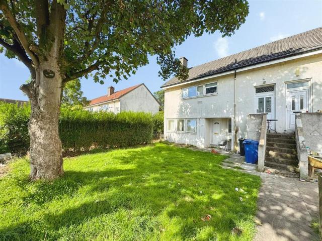 Flat for rent in Clydebank, Scotland