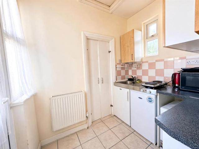 Flat for rent in London Borough of Brent, Greater London