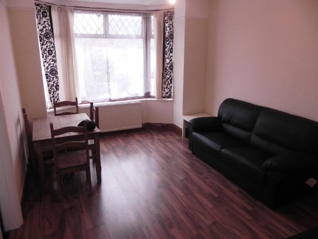Flat for rent in London Borough of Merton, Mitcham