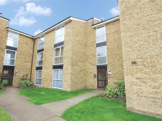 Flat for rent in London Borough of Hillingdon, Greater London